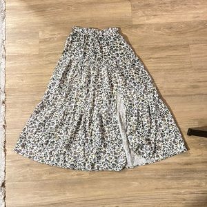 Rylee & Cru XS floral printed skirt with slit 100% Cotton